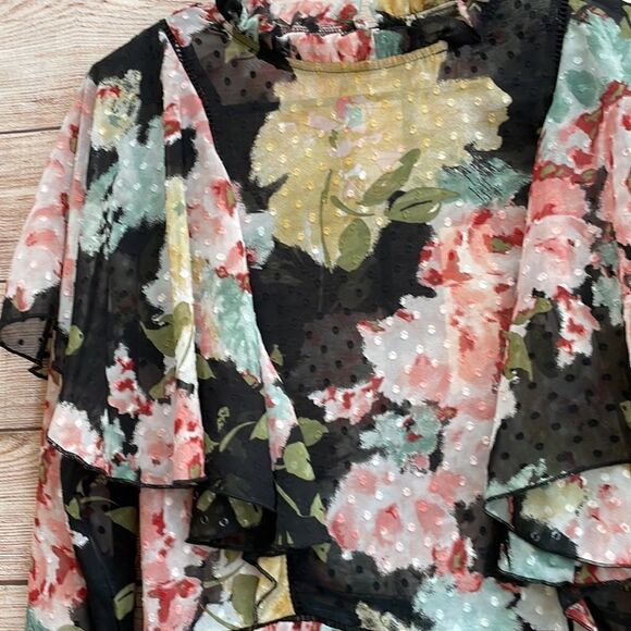 NEW WITH TAGS GIMMICKS SWISS DOT RUFFLE FLORAL TOP IN BLACK - Picture 6 of 11
